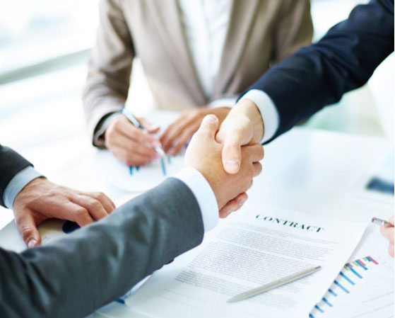 在多工位冷鐓機(jī)的設(shè)計(jì)和制造中，如何考慮生產(chǎn)效率和加工精度的平衡？有哪些優(yōu)化措施和技術(shù)？